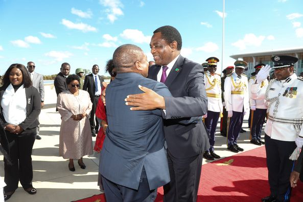 You are currently viewing President Hichilema confers with his Mozambican counterpart