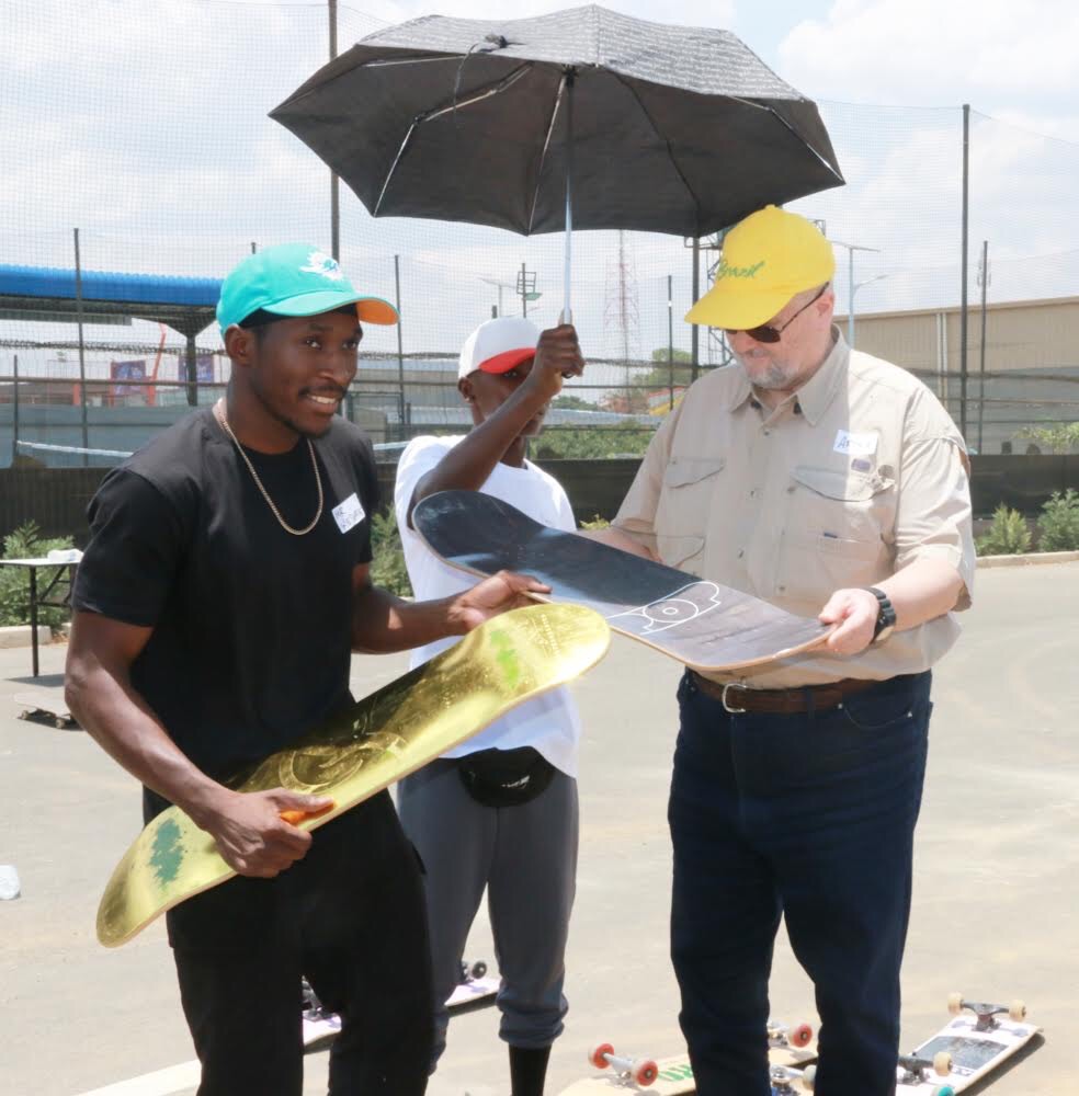 You are currently viewing BRAZILIAN SKATER DONATES TO SKATEBOARD ASSOCIATION