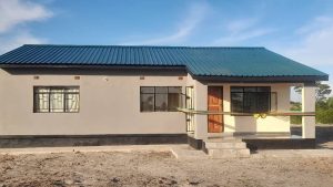 Read more about the article MWANGE SCHOOL IN ZAMBEZI RECEIVES STAFF HOUSE