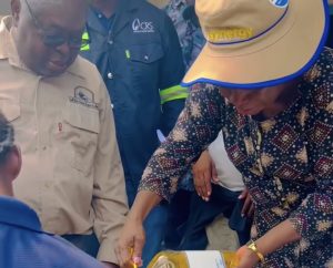 Read more about the article VEEP INSPECTS THE DISTRIBUTION OF RELIEF FOOD BY CRS IN NKEYEMA DISTRICT