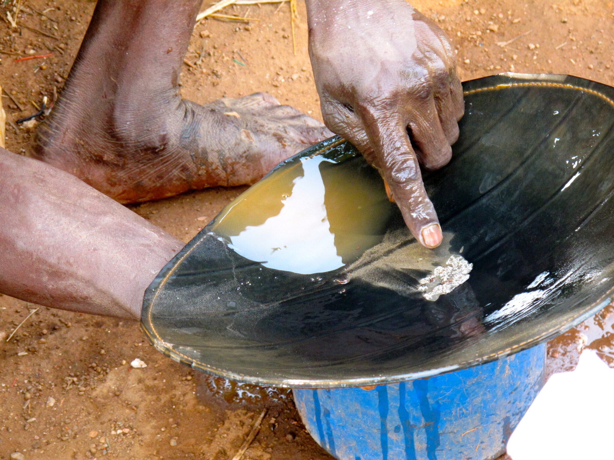 Read more about the article PlanetGOLD CALLS FOR REMOVAL OF MERCURY USE IN MINING